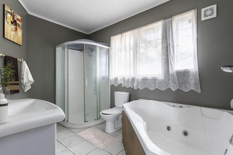 Photo of property in 9 Sutton Crescent, Papatoetoe, Auckland, 2025