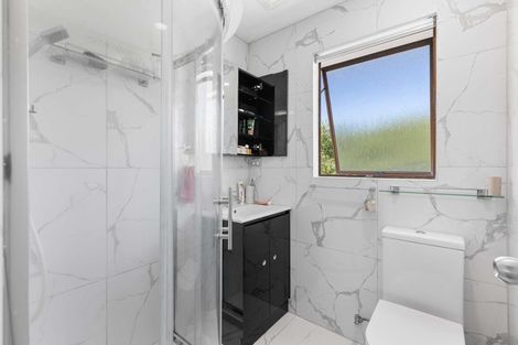 Photo of property in 13 Waari Avenue, Sunnyvale, Auckland, 0612