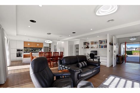 Photo of property in 16 Warhorse Gate, Halswell, Christchurch, 8025