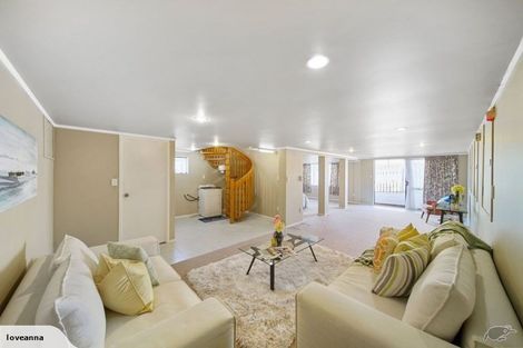 Photo of property in 16 Ransom Smyth Drive, Goodwood Heights, Auckland, 2105