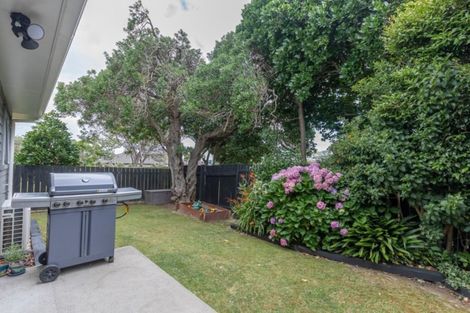 Photo of property in 2a Kapiti Crescent, Titahi Bay, Porirua, 5022