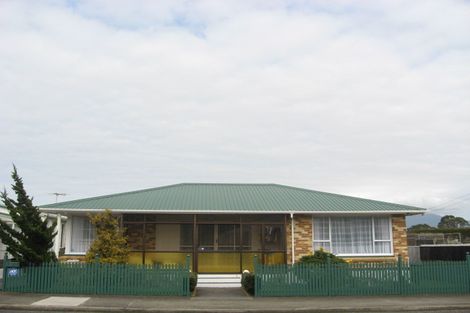 Photo of property in 6 Simons Street, Moturoa, New Plymouth, 4310