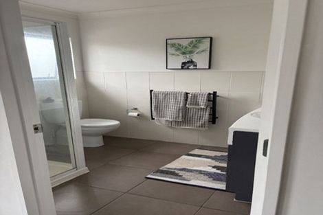 Photo of property in 65 Rising Parade, Fairview Heights, Auckland, 0632