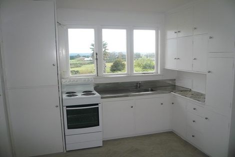 Photo of property in 16 Hobsonville Road, West Harbour, Auckland, 0618