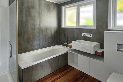 Photo of property in 35 Poto Road, Normandale, Lower Hutt, 5010