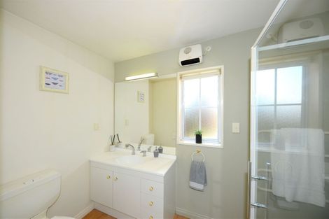 Photo of property in 233 Avonhead Road, Avonhead, Christchurch, 8042