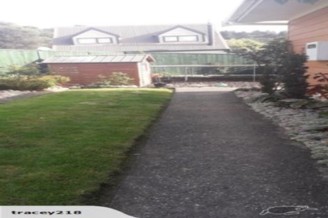 Photo of property in 2 Monarch Grove, Maoribank, Upper Hutt, 5018