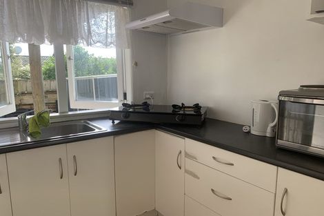 Photo of property in 2b Zion Road, Birkenhead, Auckland, 0626