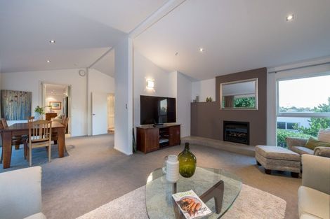 Photo of property in 7 Christensen Place, Forrest Hill, Auckland, 0620