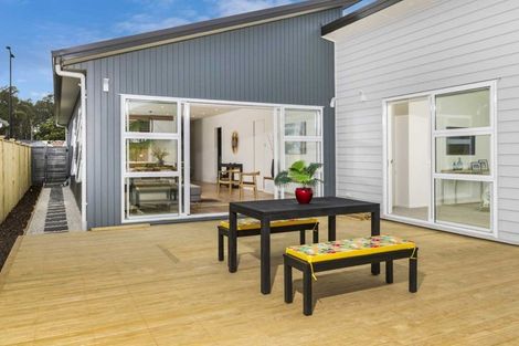 Photo of property in 60 Schoolside Road, Kumeu, 0810