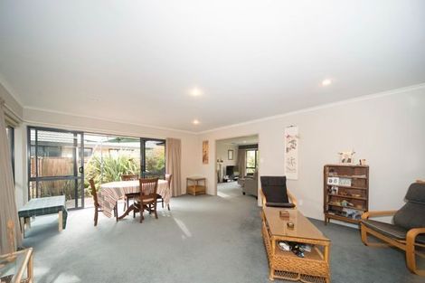 Photo of property in 12 Johnstone Drive, Fitzherbert, Palmerston North, 4410