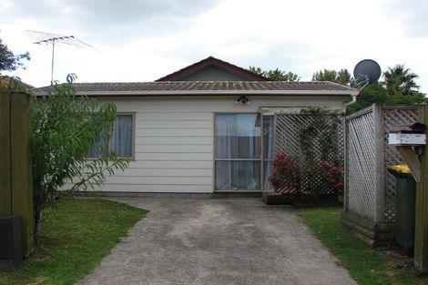 Photo of property in 13 Penruddocke Road, Half Moon Bay, Auckland, 2012