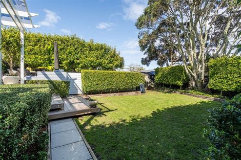 Photo of property in 15 North Avenue, Narrow Neck, Auckland, 0624