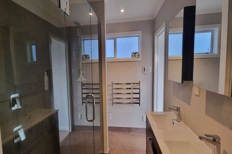 Photo of property in 2/17 Bevyn Street, Castor Bay, Auckland, 0620