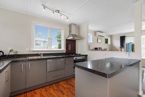 Photo of property in 19 Salisbury Avenue, Terrace End, Palmerston North, 4410