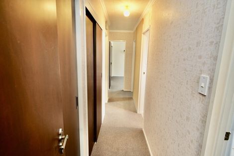 Photo of property in 43a Wikiriwhi Crescent, Awapuni, Palmerston North, 4412