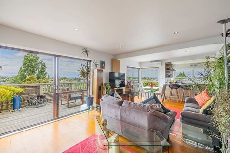 Photo of property in 2/50 Manuka Road, Glenfield, Auckland, 0629