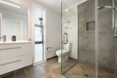 Photo of property in 18 Te Tiireke Drive, Glenview, Hamilton, 3206