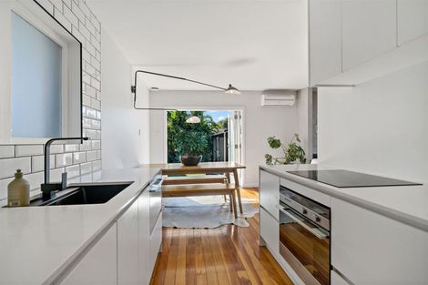 Photo of property in 17 Karamu Street, Te Atatu Peninsula, Auckland, 0610