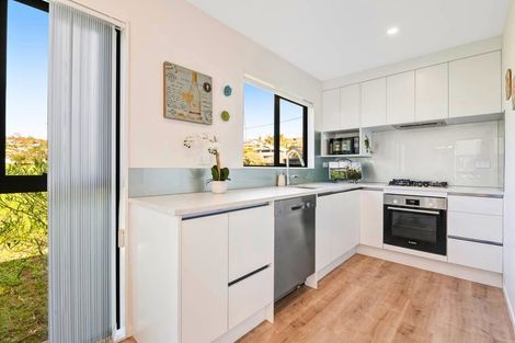 Photo of property in 4 William Bayes Place, Red Beach, 0932