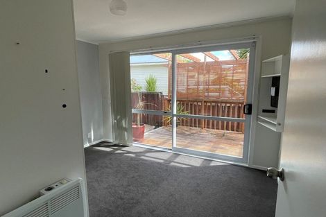 Photo of property in 90 Cliff View Drive, Green Bay, Auckland, 0604