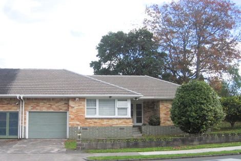 Photo of property in 1a Sutton Crescent, Papatoetoe, Auckland, 2025