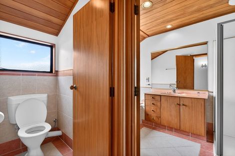 Photo of property in 2/50 Masterton Road, Rothesay Bay, Auckland, 0630