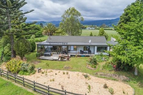 Photo of property in 198 Mcleavey Road, Ohau, Levin, 5570