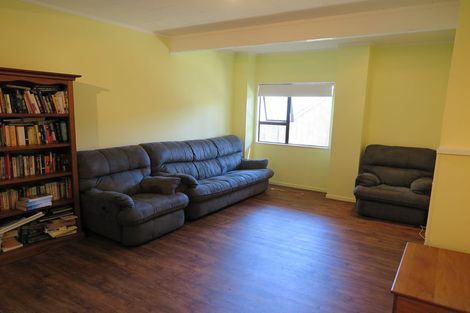 Photo of property in 27 York Crescent, Westown, New Plymouth, 4310