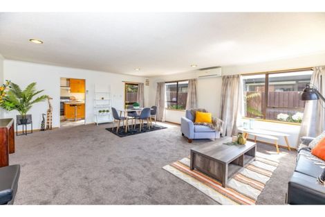 Photo of property in 9 Elsom Lane, Avonhead, Christchurch, 8042