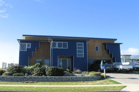Photo of property in 1 Pharazyn Avenue, Waikanae Beach, Waikanae, 5036