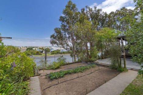 Photo of property in 7 Cannon Hill Crescent, Mount Pleasant, Christchurch, 8081