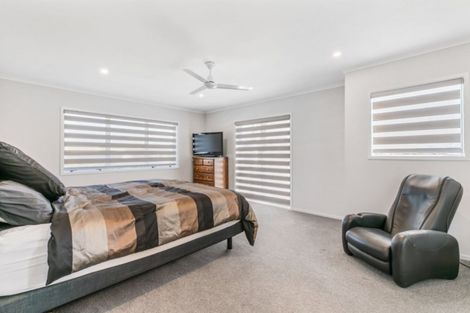 Photo of property in 92 Arran Point Parade, Orewa, 0931