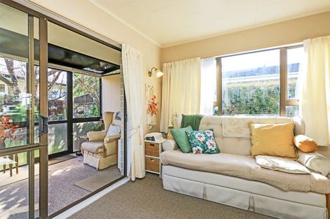Photo of property in 1a Neeve Place, Taradale, Napier, 4112