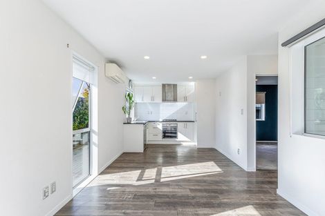 Photo of property in 8 Sauterne Road, Kumeu, 0810