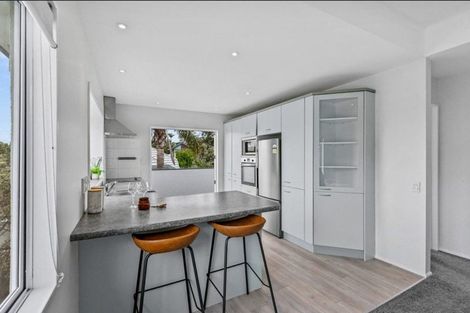 Photo of property in 5 Oystergrove Road, West Harbour, Auckland, 0618