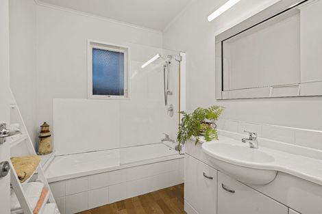 Photo of property in 14a Taioma Crescent, Te Atatu Peninsula, Auckland, 0610