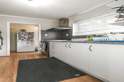 Photo of property in 2/12 Ballater Place, Highland Park, Auckland, 2010