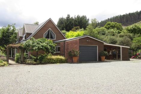 Photo of property in 2 Colletts Road, Mangaroa, Upper Hutt, 5371