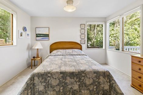 Photo of property in 32 Kotari Road, Days Bay, Lower Hutt, 5013