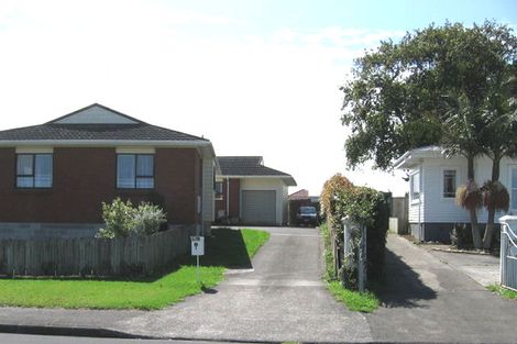 Photo of property in 10a Darcy Place, Massey, Auckland, 0614