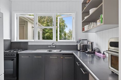 Photo of property in 4 Renfrew Place, Highbury, Palmerston North, 4412