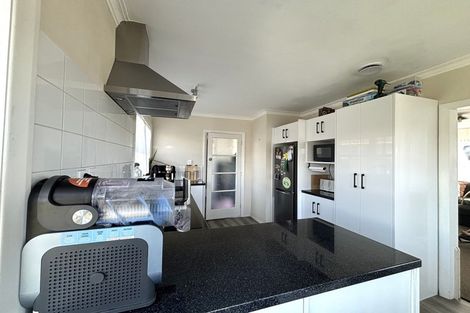 Photo of property in 2 Selwyn Street, Levin, 5510