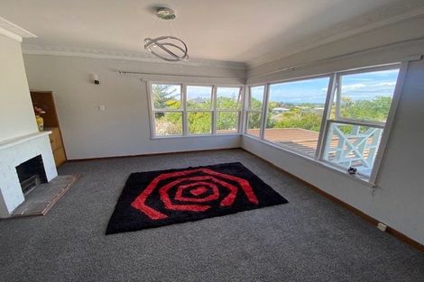 Photo of property in 35 Glenfern Road, Mellons Bay, Auckland, 2014