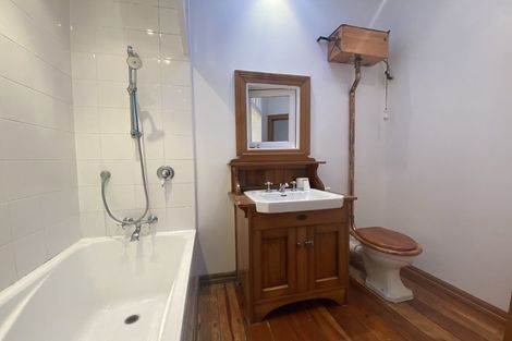 Photo of property in 21 Queen Street, Mount Victoria, Wellington, 6011