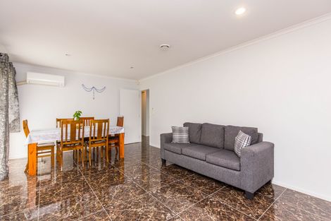 Photo of property in 10 Villino Place, Randwick Park, Auckland, 2105