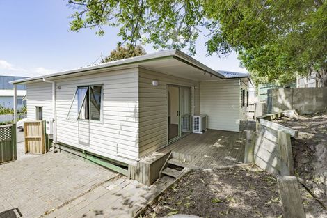 Photo of property in 4/8 Eulogy Place, Randwick Park, Auckland, 2105