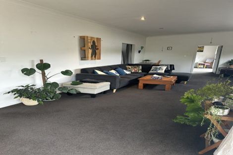 Photo of property in 12 Memorial Park Avenue, Haumoana, 4102