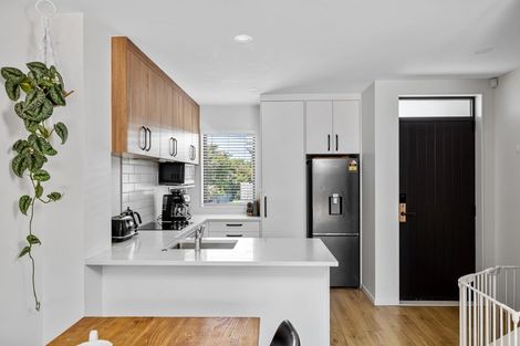 Photo of property in 5/13 Windy Ridge Road, Glenfield, Auckland, 0629