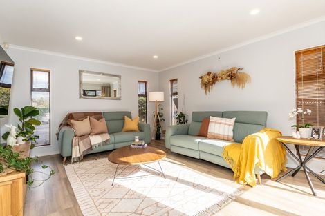 Photo of property in 50 Cairns Crescent, Rototuna, Hamilton, 3210